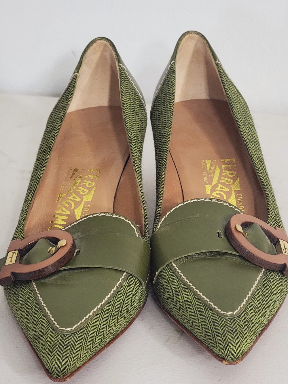 NEW Salvatore Ferragamo Herringbone Tweed Gancini Pumps Green 6.5B - Picture 2 of 13